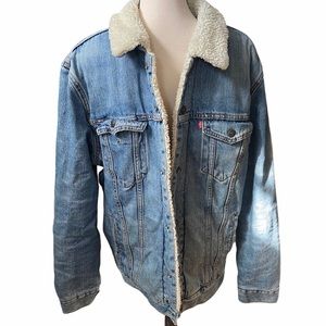 HP! Levi’s Sherpa Trucker denim XL jacket.